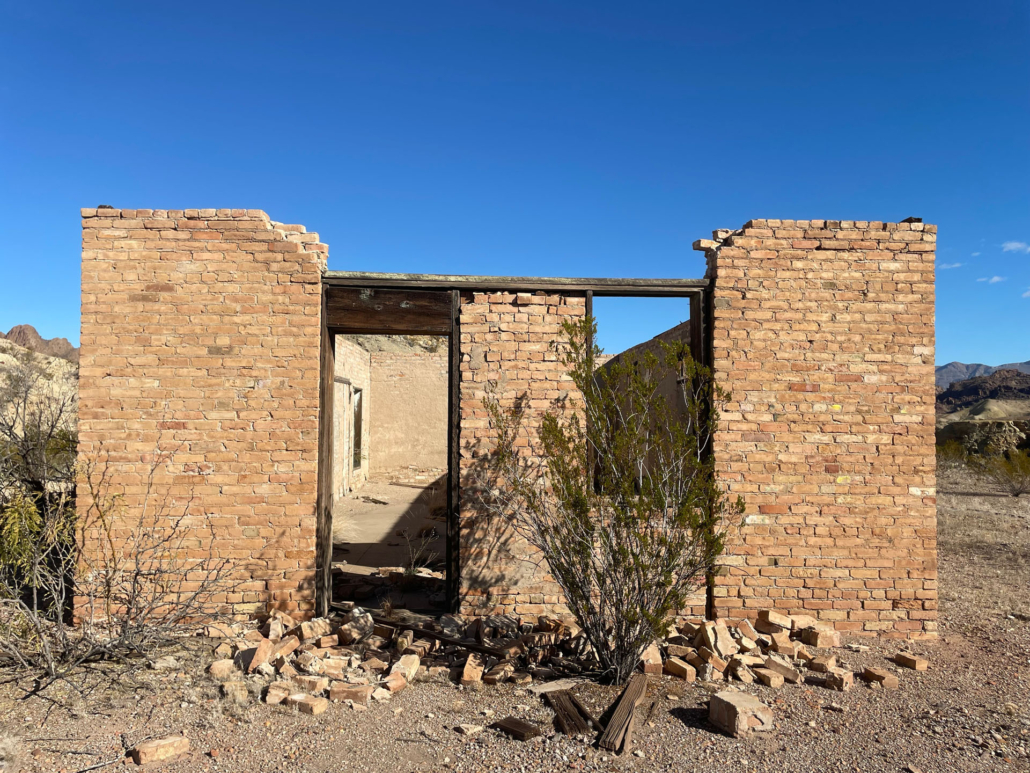 bigbendstables_abandoned-brick-structure-desert Bigbendstables Abandoned Brick Structure Desert