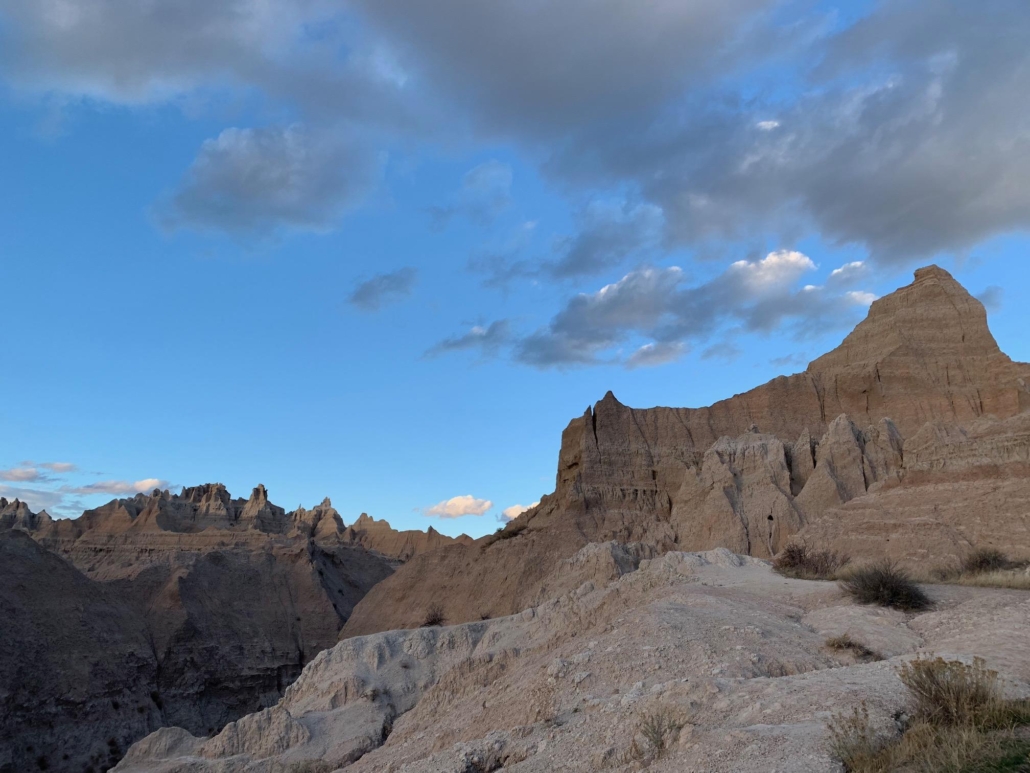 blackhillsadventuretours_badlands-rock-formations-cloudy-sky Blackhillsadventuretours Badlands Rock Formations Cloudy Sky