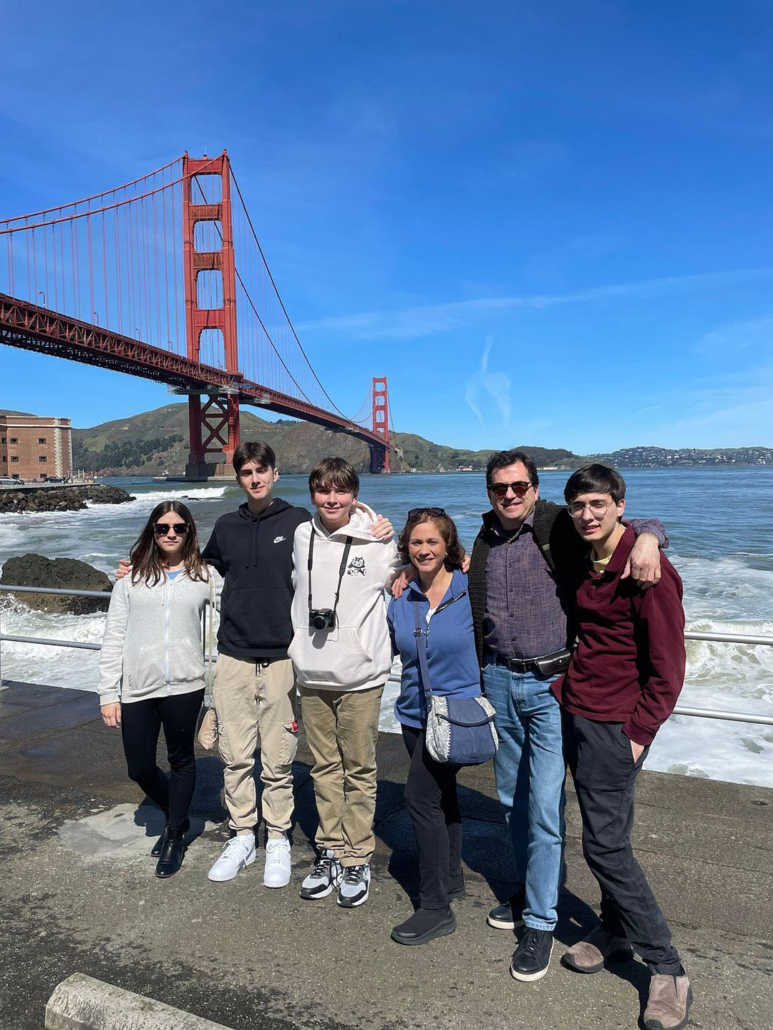 calitrips_golden-gate-bridge-group-photo Calitrips Golden Gate Bridge Group Photo