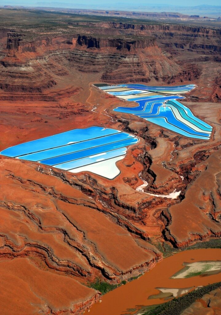 Canyonlandsbynight The River Meandering Through Steep