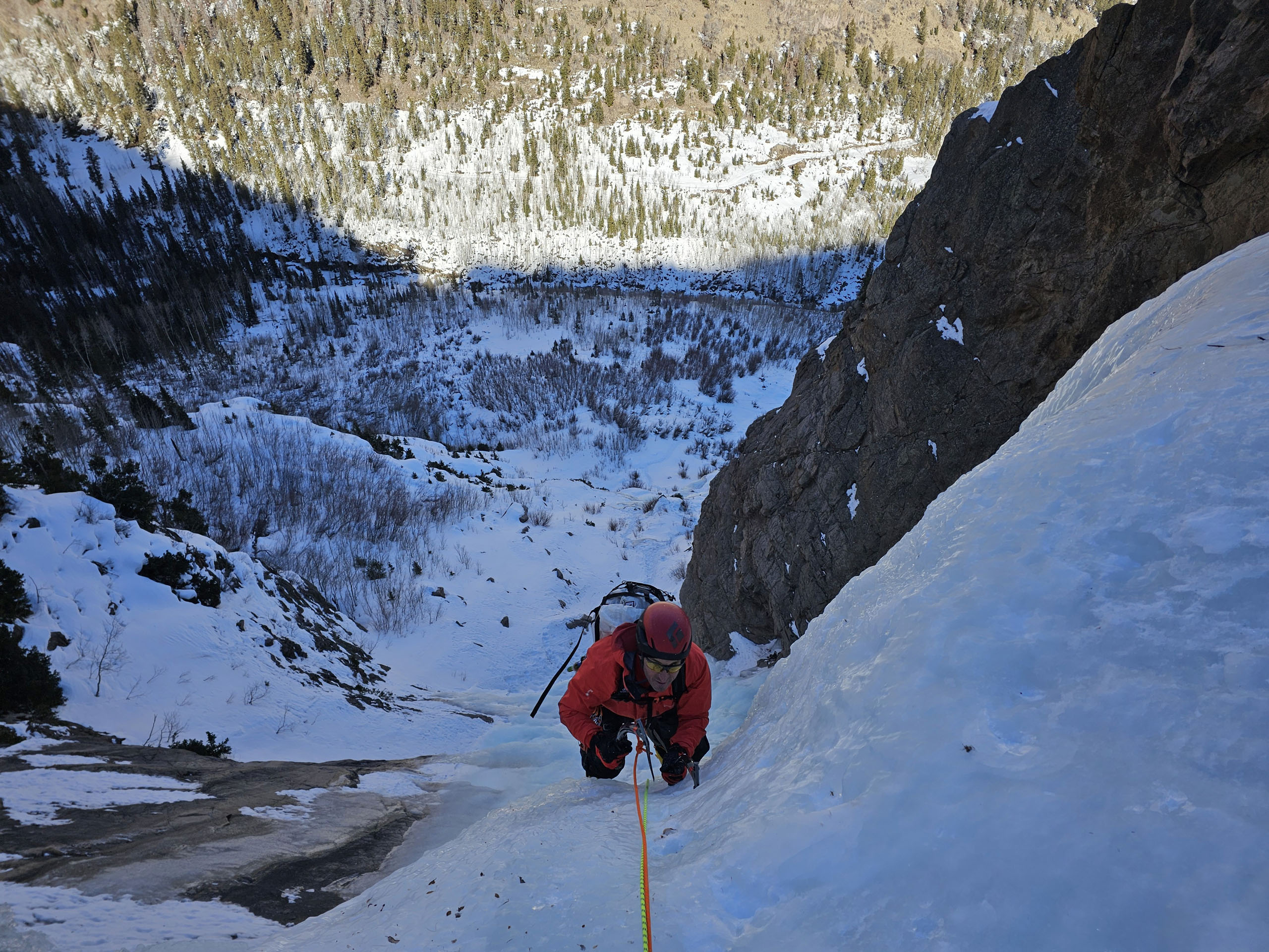 coclimbing_climber-ice-slope-black-canyon