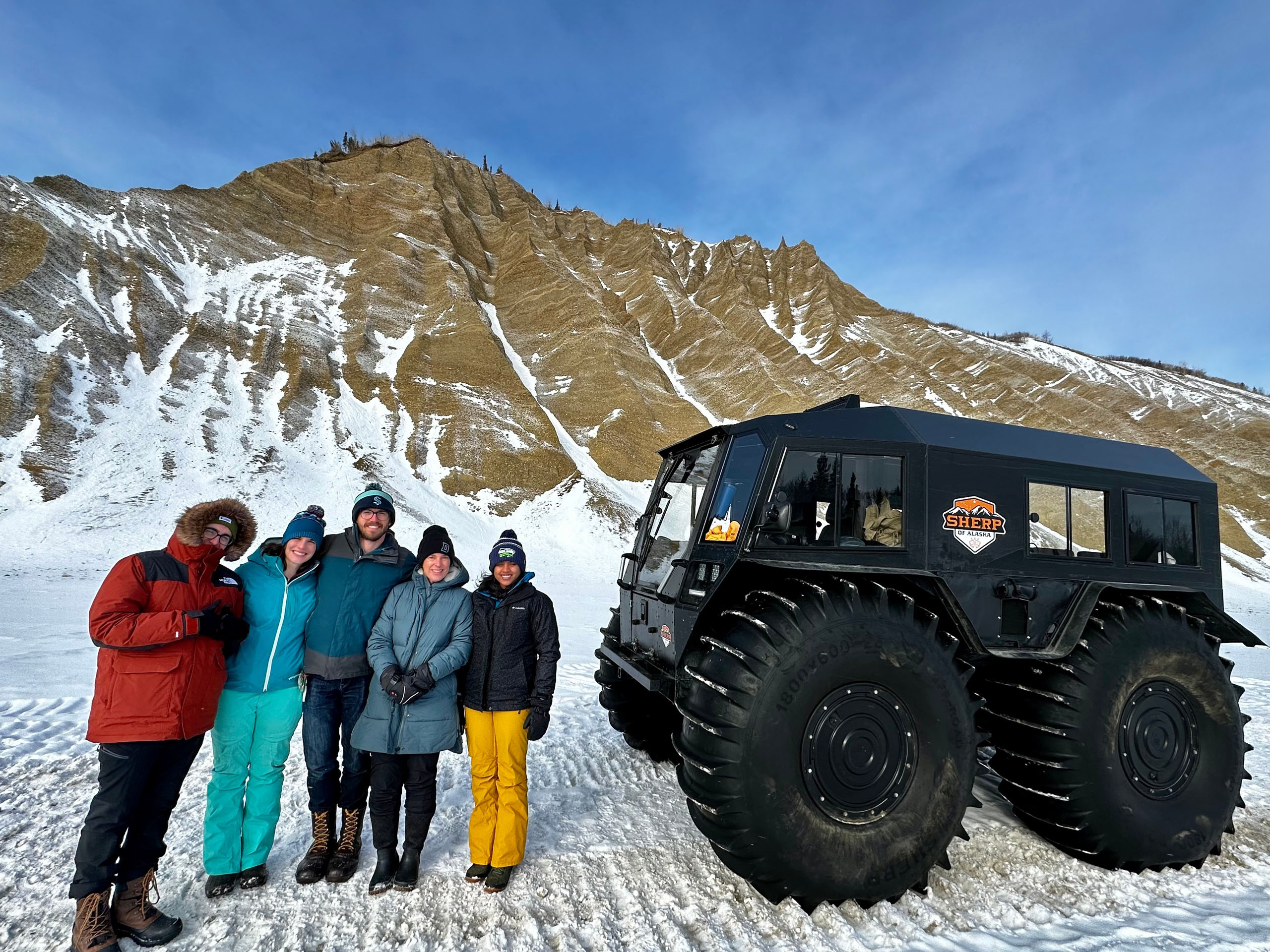denalifattrucktours_group-sherp-vehicle-snowy-landscape