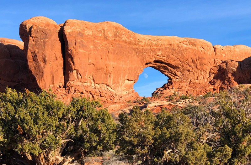 archway, framing, a, serene, view Discoverytreks Archway Framing A Serene View