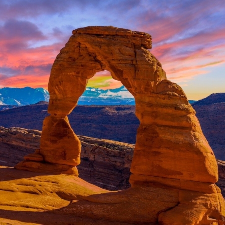 Discoverytreks Iconic Rock Arch At Sunset