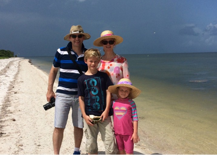 everglades-boattours-family-on-the-beach Everglades Boattours Family On The Beach