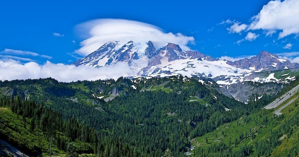 evergreenescapes-seattle_mount-rainier-snowy-peak-clouds Evergreenescapes Seattle Mount Rainier Snowy Peak Clouds