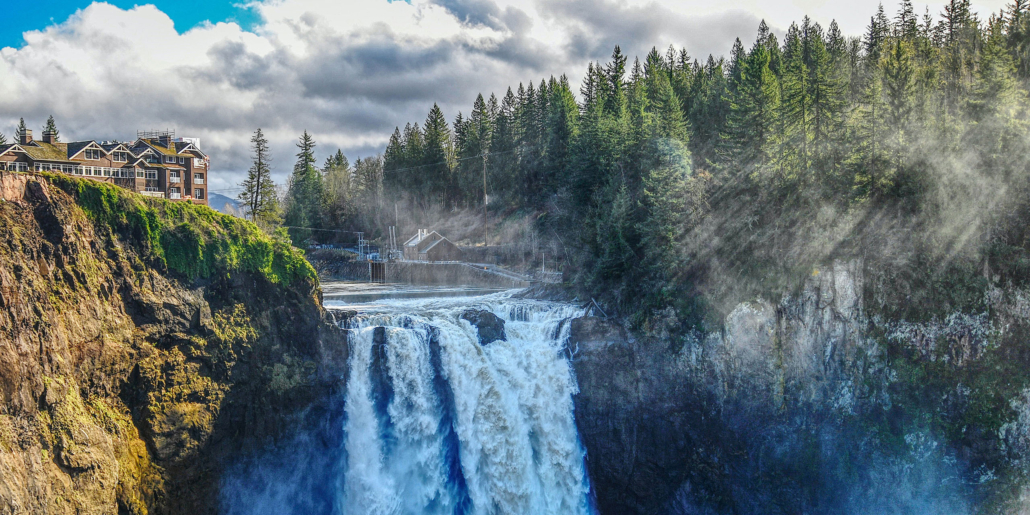 evergreenescapes-seattle_waterfall-cliff-lodge-forest Evergreenescapes Seattle Waterfall Cliff Lodge Forest