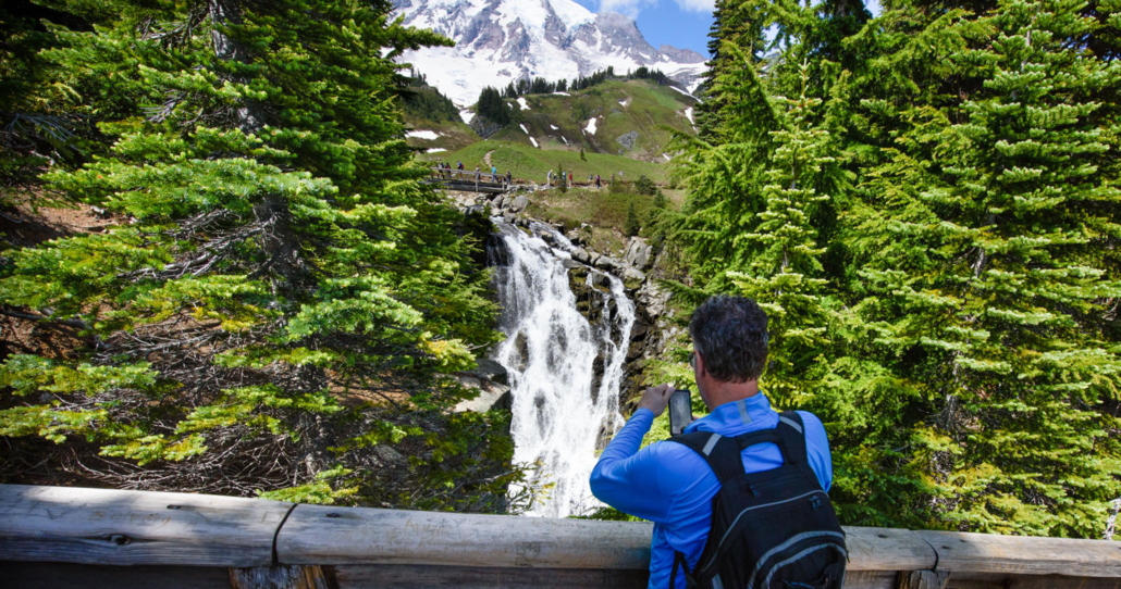 evergreenescapes-seattle_waterfall-mount-rainier-hiker Evergreenescapes Seattle Waterfall Mount Rainier Hiker