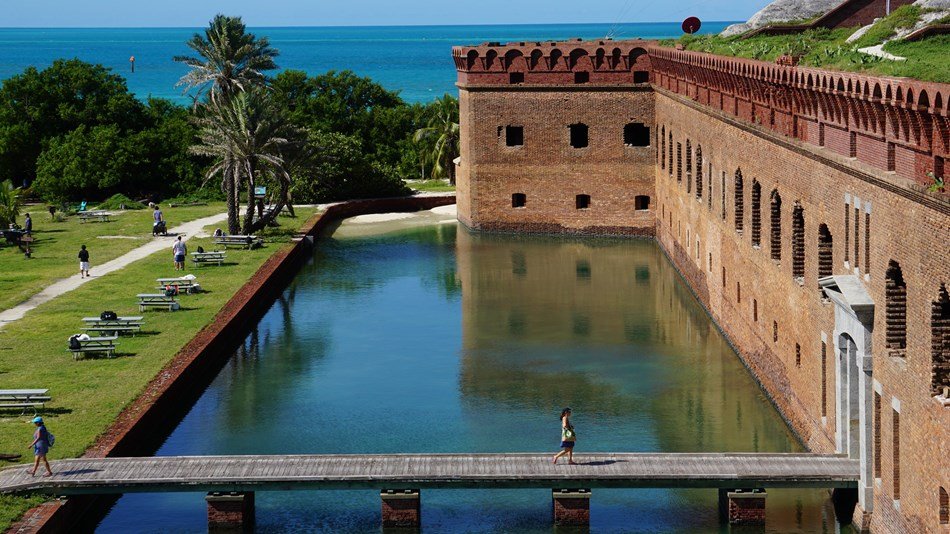 finzdivecenter_fortjeffersonmote-dry-tortugas-boat-tour-florida Finzdivecenter Fortjeffersonmote Dry Tortugas Boat Tour Florida