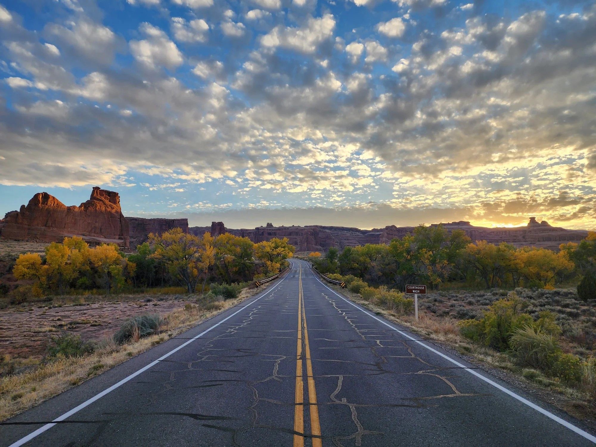 Moabluxurytours Scenic Road Surrounded By Colorful