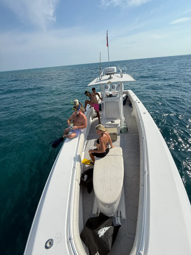 realparadisecharters-enjoying-snorkel-boat Realparadisecharters Enjoying Snorkel Boat