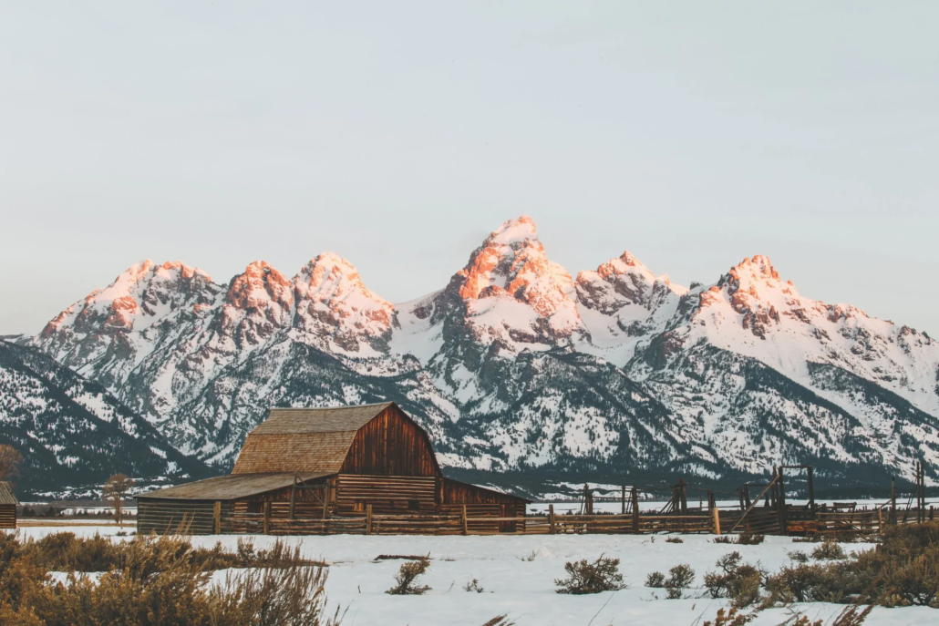 toursincolor_grand-teton-snowy-mountains-barn Toursincolor Grand Teton Snowy Mountains Barn