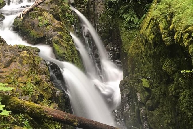 water, cascading, over, rocks, in, a, vibrant Toursofseattle Water Cascading Over Rocks In