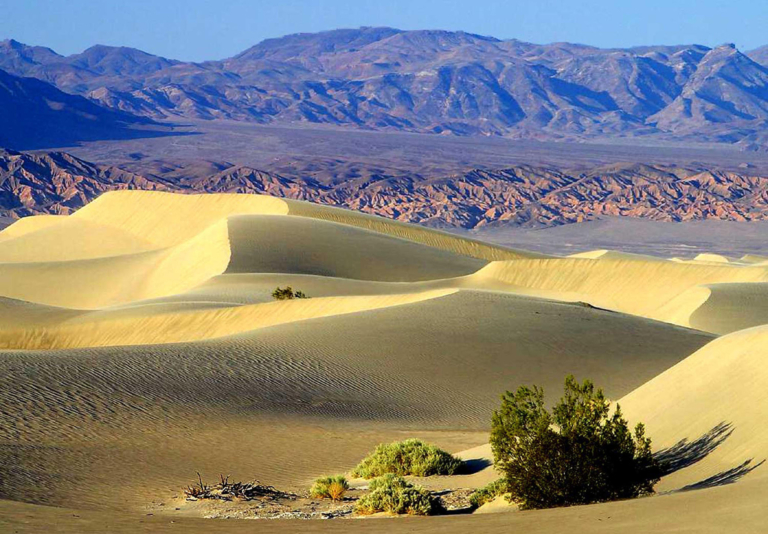 vegassightseeing_death-valley-sand-dunes-mountains Vegassightseeing Death Valley Sand Dunes Mountains