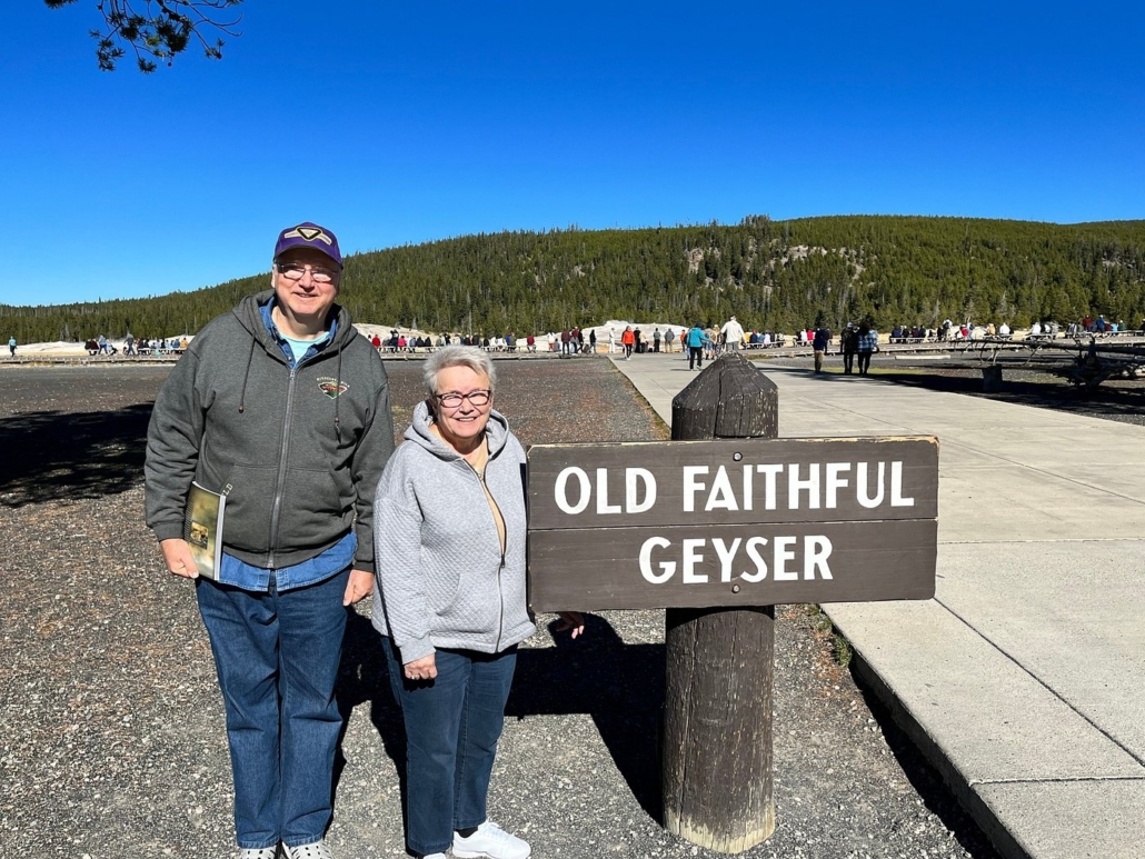 Best of Yellowstone Tour — Yellowstone Yellowstoneexposures Old Faithful Geyser Visitors