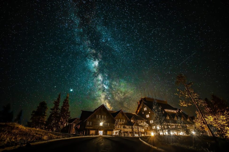 Stargazing Tour | North - Public Tour — Yellowstone Yellowstonesafari Milky Way Over Lodge Yellowstone