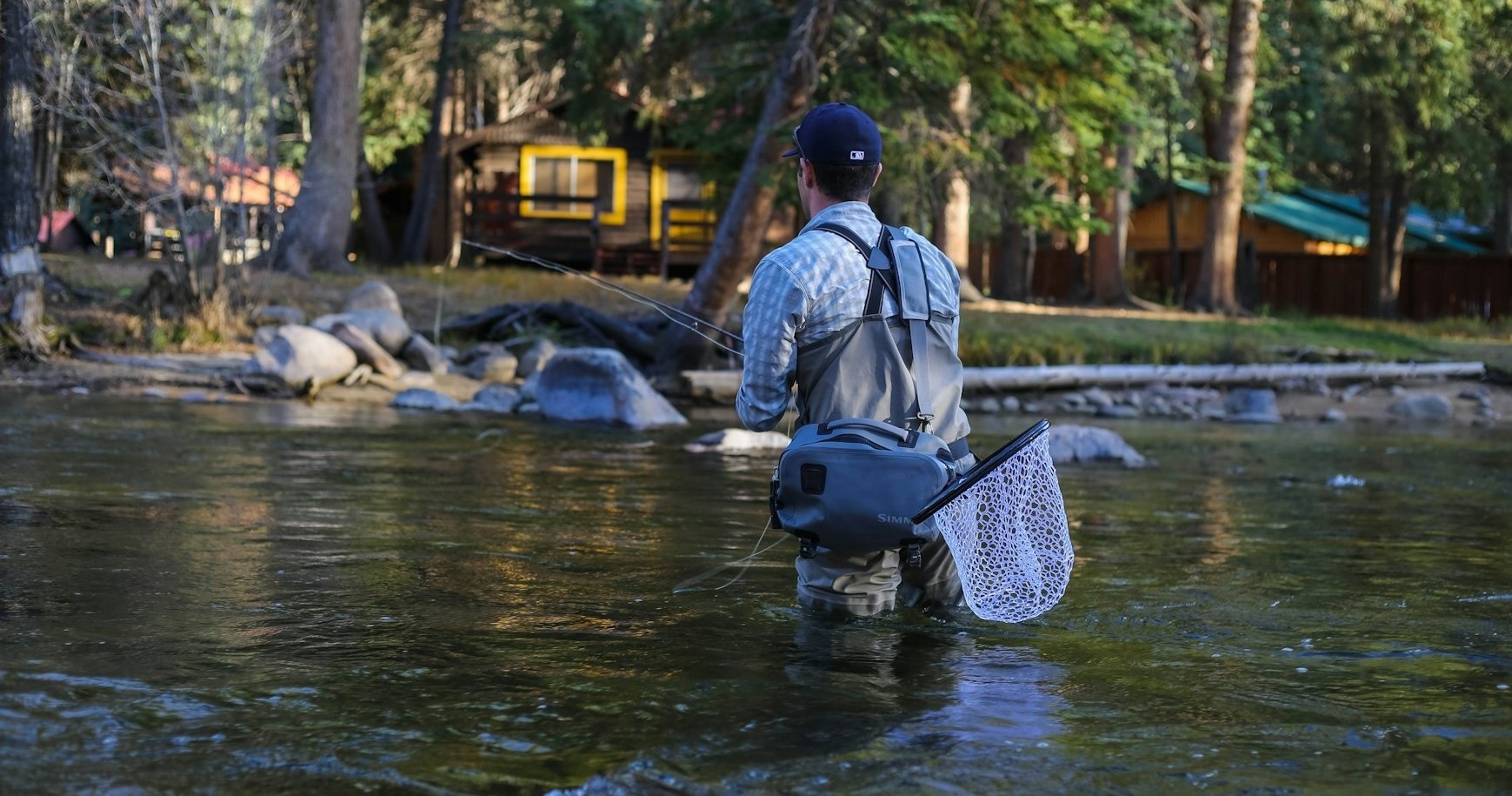 anglessports_guided-fly-fishing-trip-fly-fishing-with-net-in-river