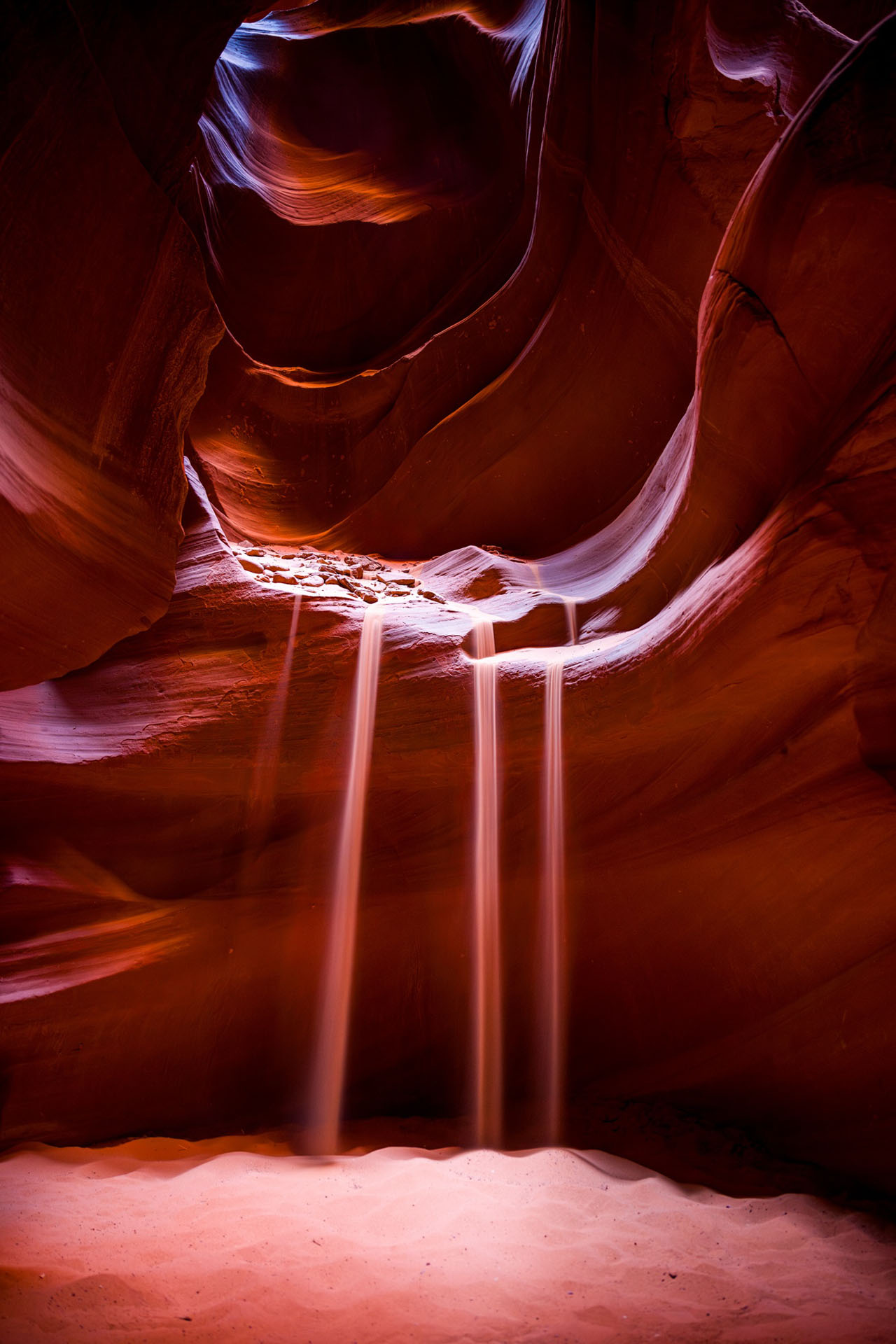 blackstreakcanyontours_upper-antelope-canyon-tour-antelope-canyon-red-rocks-sand-waterfall
