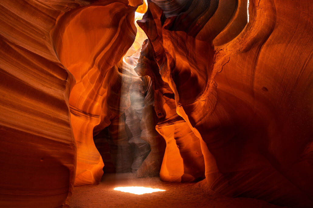 blackstreakcanyontours_upper-antelope-canyon-tour-upper-antelope-canyon-orange-walls-light