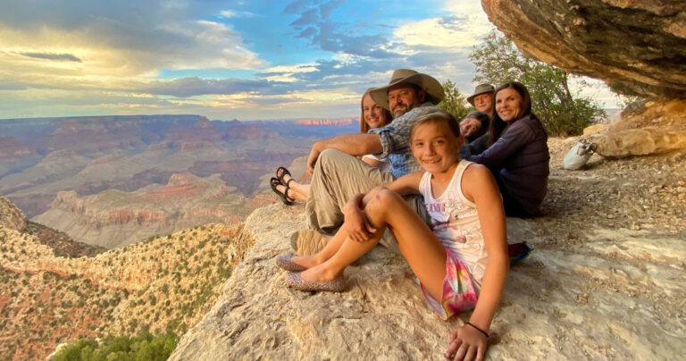 buckwildhummertours_the-signature-tour-with-hiking-hikers-grand-canyon-sunset-view
