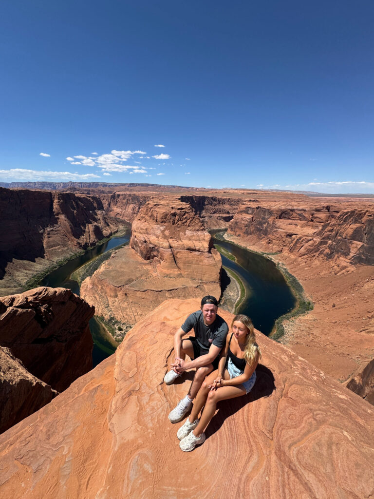 dinehtours_ultimate-trifecta-of-upper-antelope-cany-horseshoe-bend-canyon-view-couple