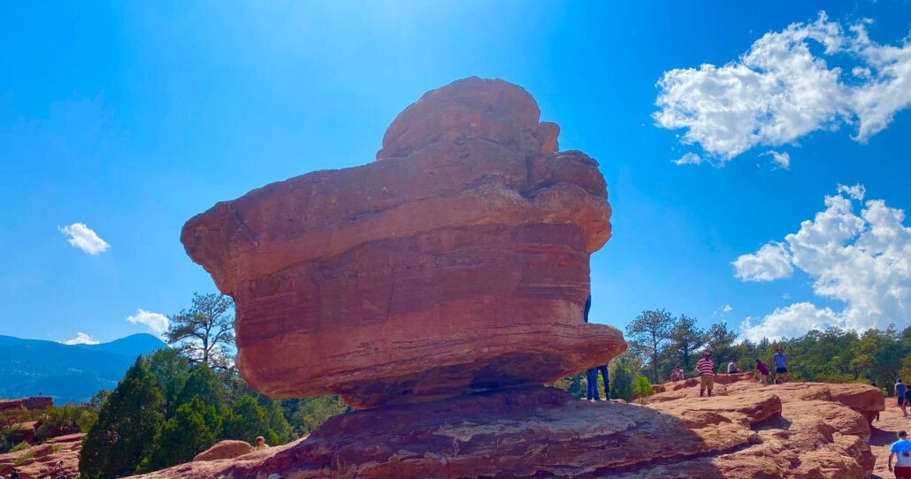 explorerdenvertours_pikes-peak-garden-of-the-gods-tour-balanced-rock-garden-of-the-gods-colorado
