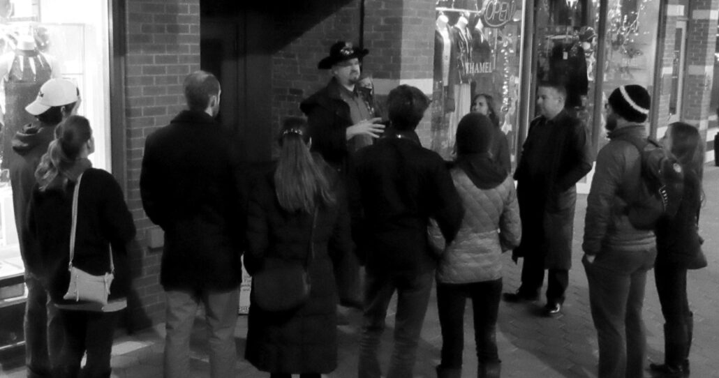 fortcollinstours_the-fort-collins-ghost-tour-ghost-tour-group-night