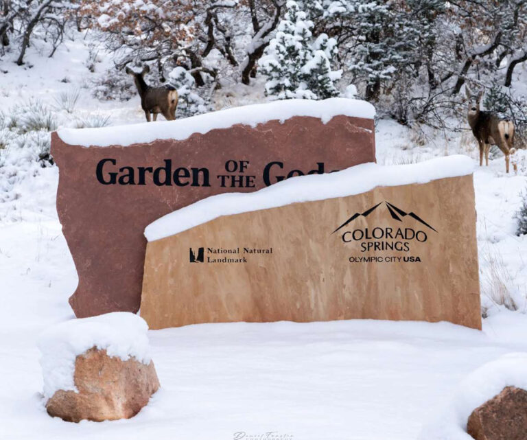 gobirdingman_pike-s-peak-and-garden-of-the-gods-garden-of-the-gods-sign-snowy-landscape