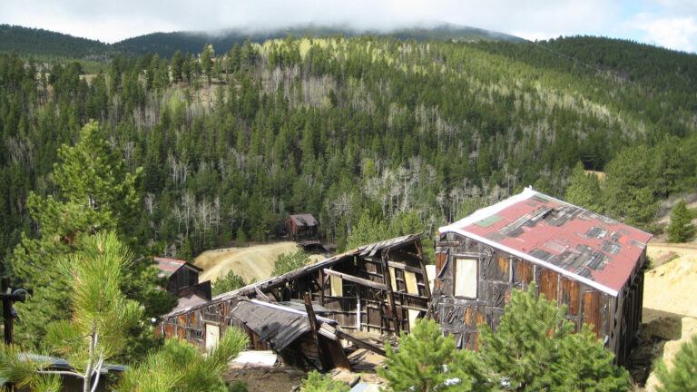 hideegoldmine_underground-real-gold-ore-tour-with-hand-abandoned-mining-structures-forest-mounta