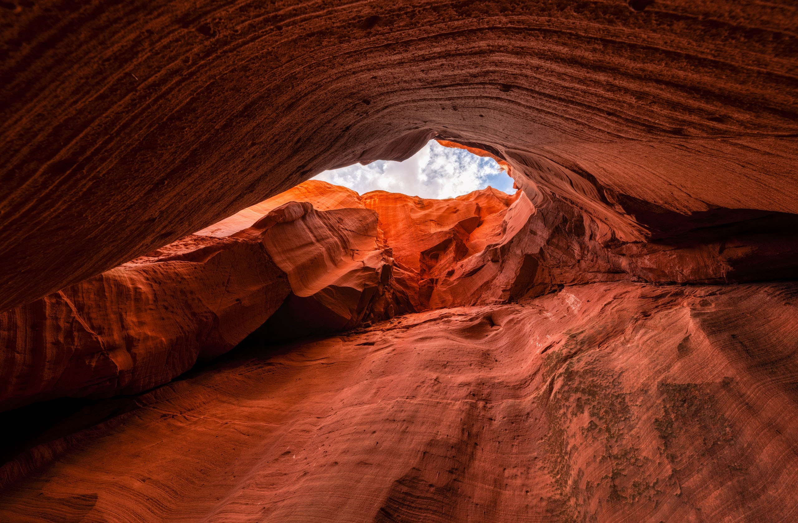 hikingslotcanyons_ligai-si-anii-canyon-canyon-red-rocks-sky