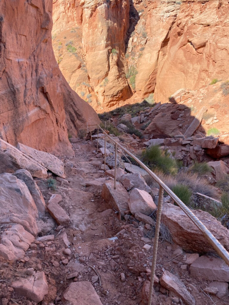 hikingslotcanyons_ligai-si-anii-canyon-canyon-trail-rocky-path-railing