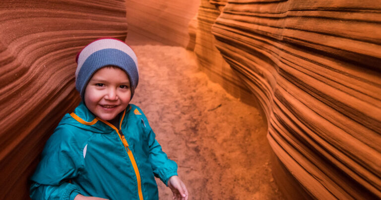 horseshoebendtours_combo---secret-antelope-canyon-horseshoe-child-antelope-canyon-sandstone-wall