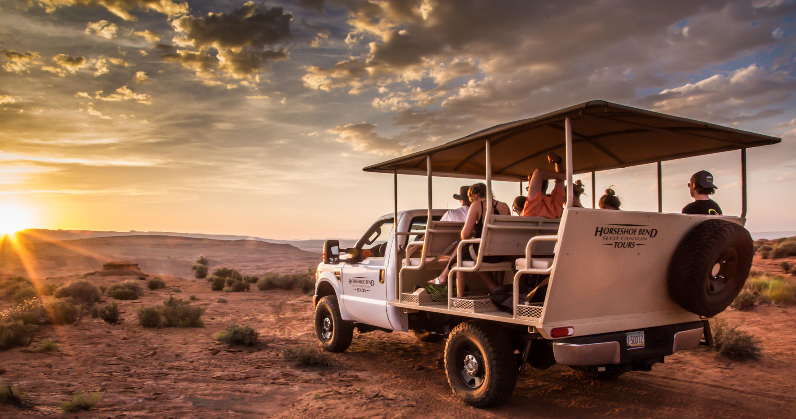 horseshoebendtours_combo---secret-antelope-canyon-horseshoe-sunset-tour-vehicle-desert