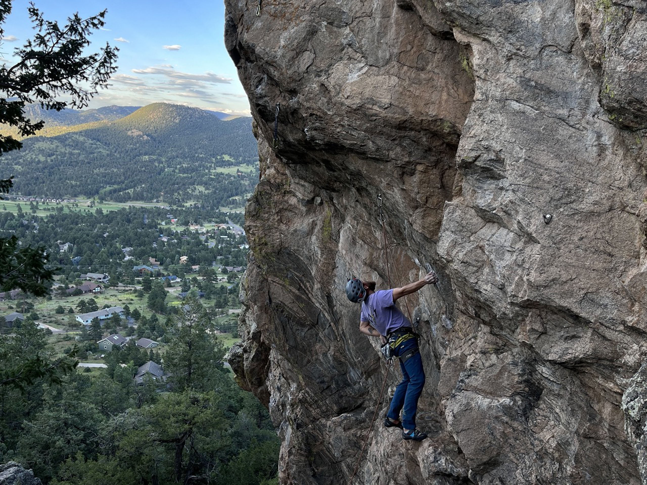 kmaconline_6-hour-rock-climbing-rock-climber-mountain-view-colorado