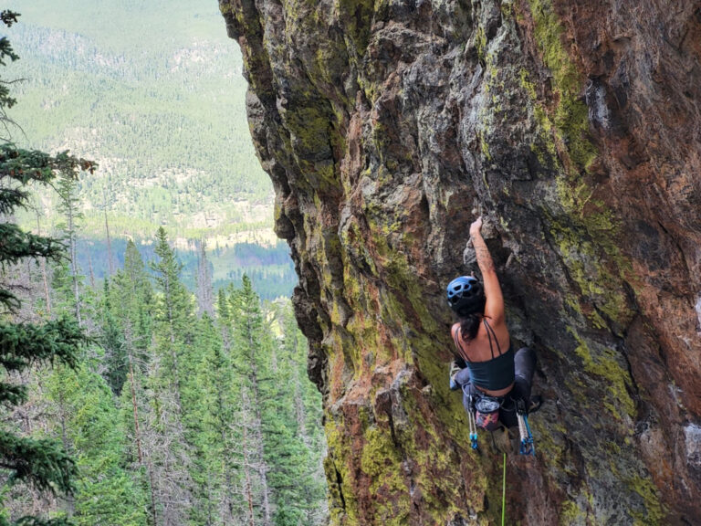kmaconline_multi-pitch-rock-climbing-rock-climber-mountain-forest