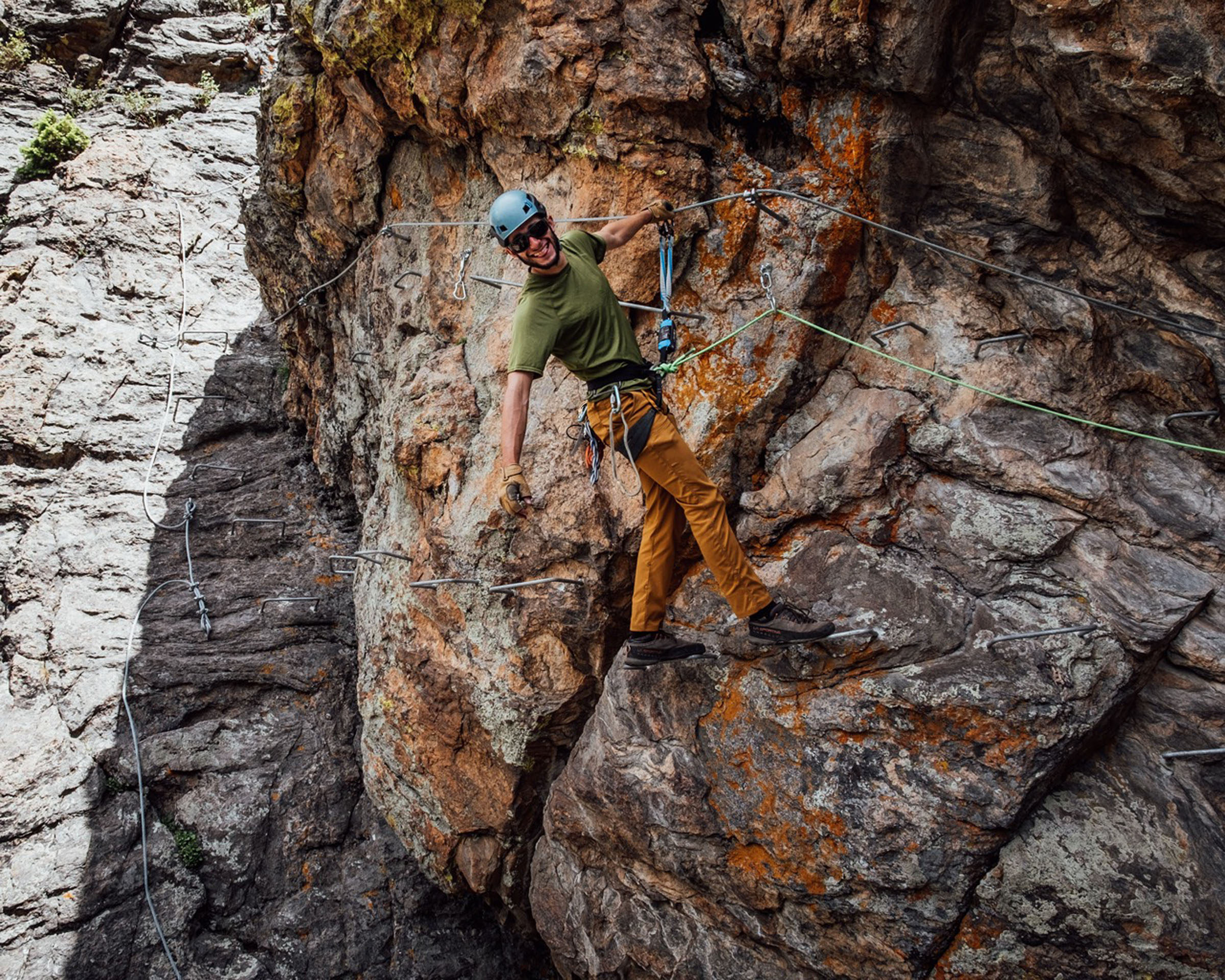 kmaconline_the-cloud-ladder-via-ferrata-climber-via-ferrata-rock-face