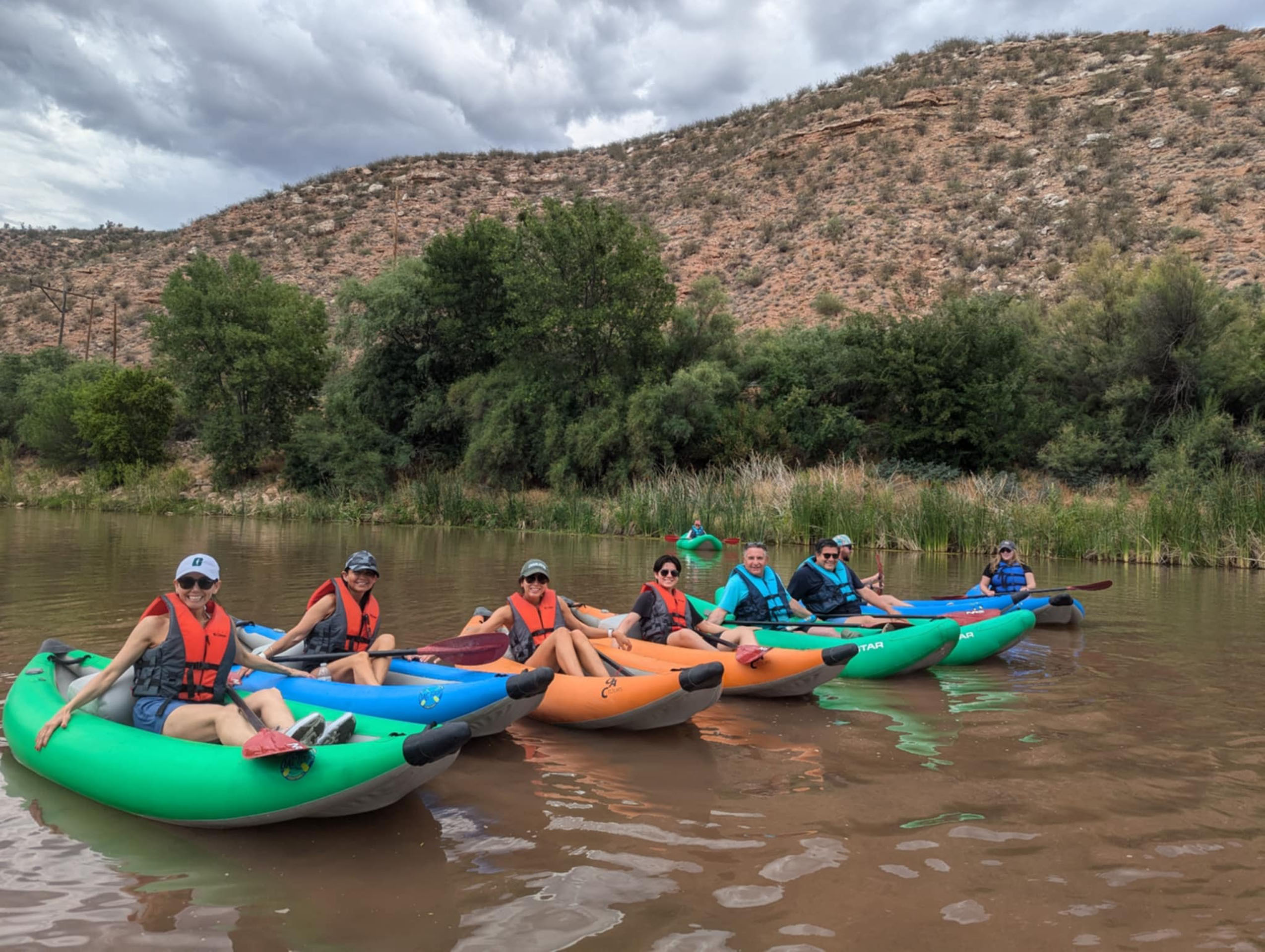 oactours_boats-burgers-beer-kayakers-colorful-kayaks-river