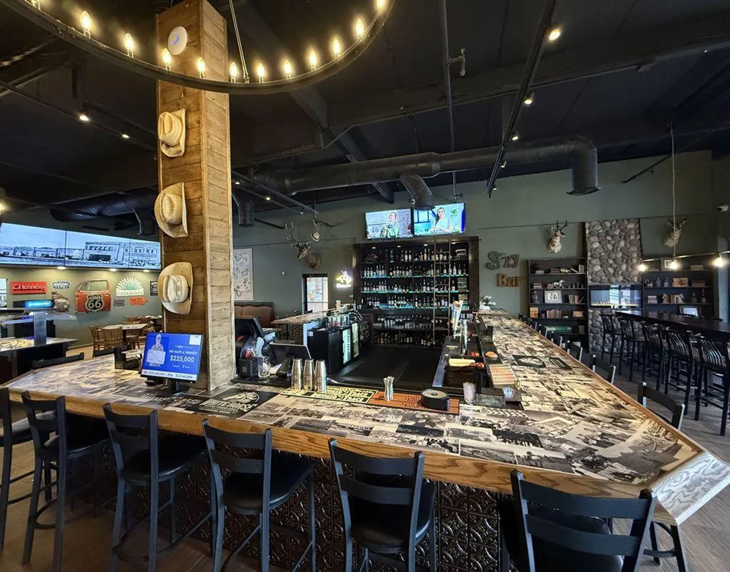 oactours_river-to-ribeye-kayaking-package-bar-interior-wooden-counter-hats