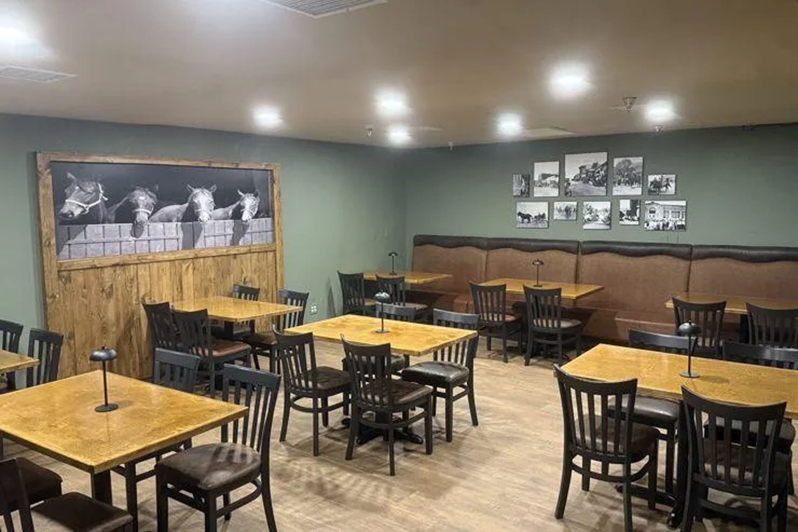 oactours_river-to-ribeye-kayaking-package-dining-room-wooden-tables-horse-art