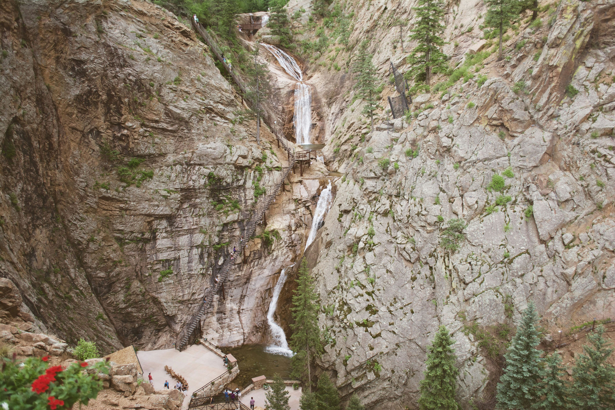 scout-co_seven-falls-and-garden-of-the-gods-seven-falls-waterfall-rocky-cliffs