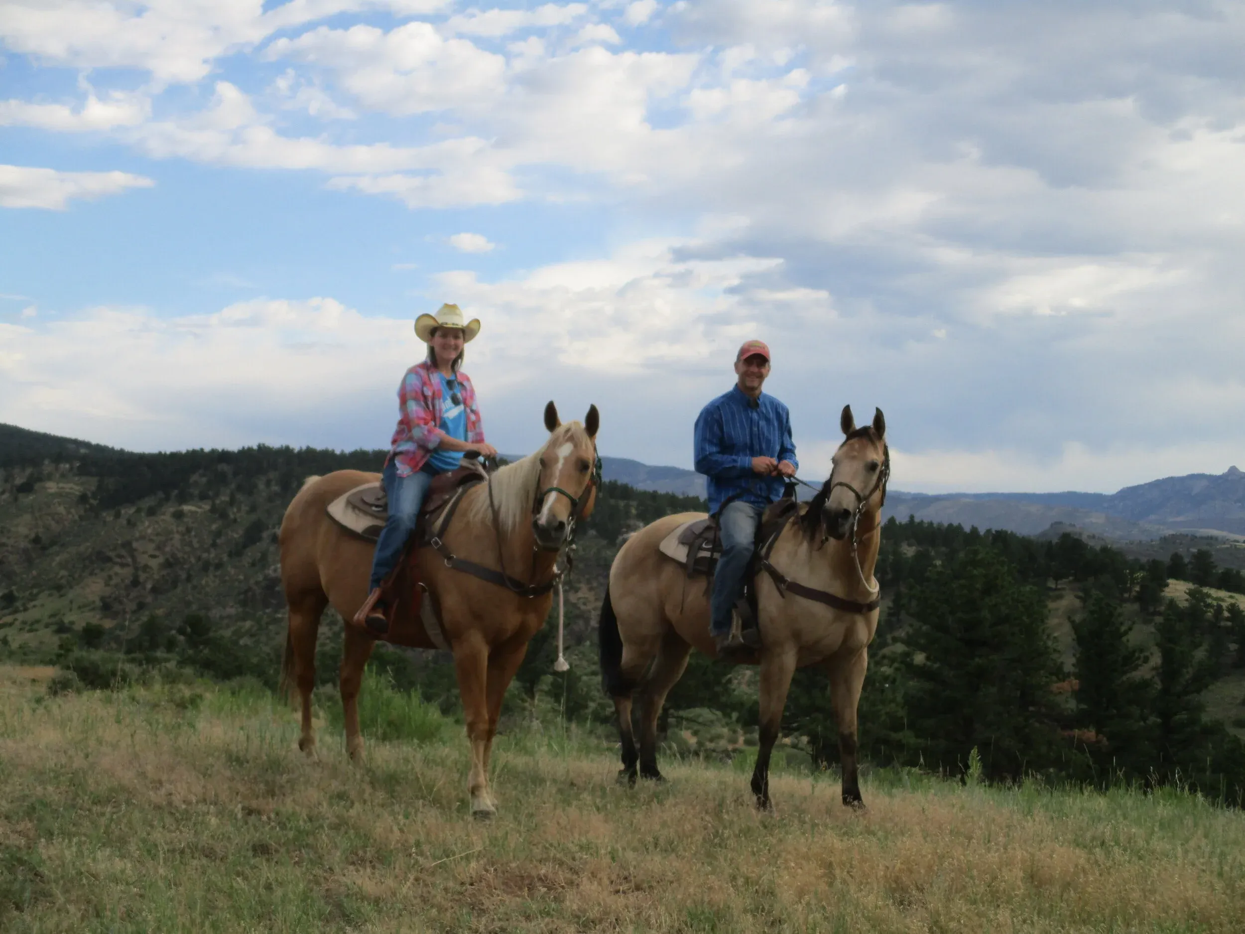 sylvandale_1-1-5-hour-scenic-trail-ride-horseback-riders-colorado-mountains