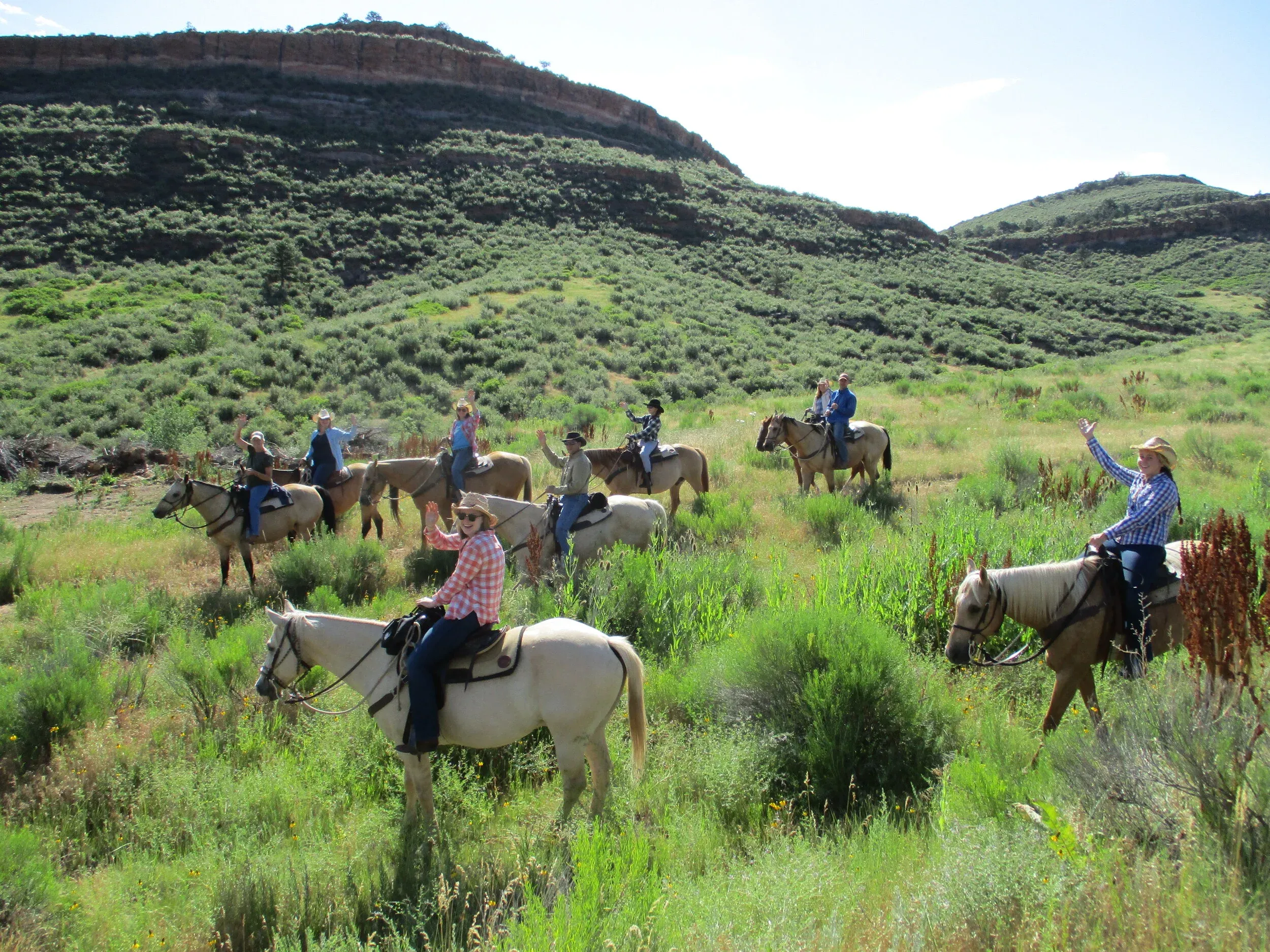 sylvandale_1-1-5-hour-scenic-trail-ride-horseback-riders-green-hills-colorado