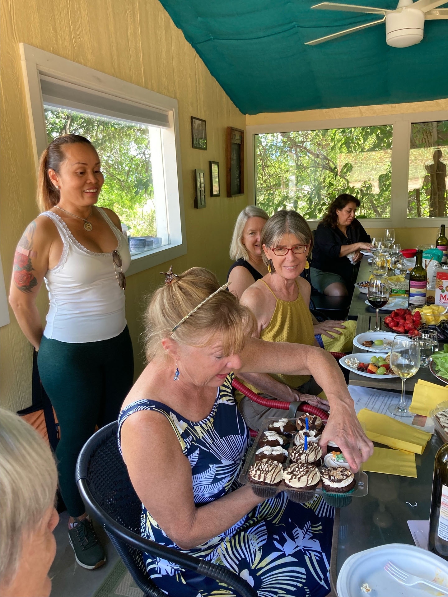 verdeadventure_river-to-ros-experience-gathering-cupcakes-women-indoor