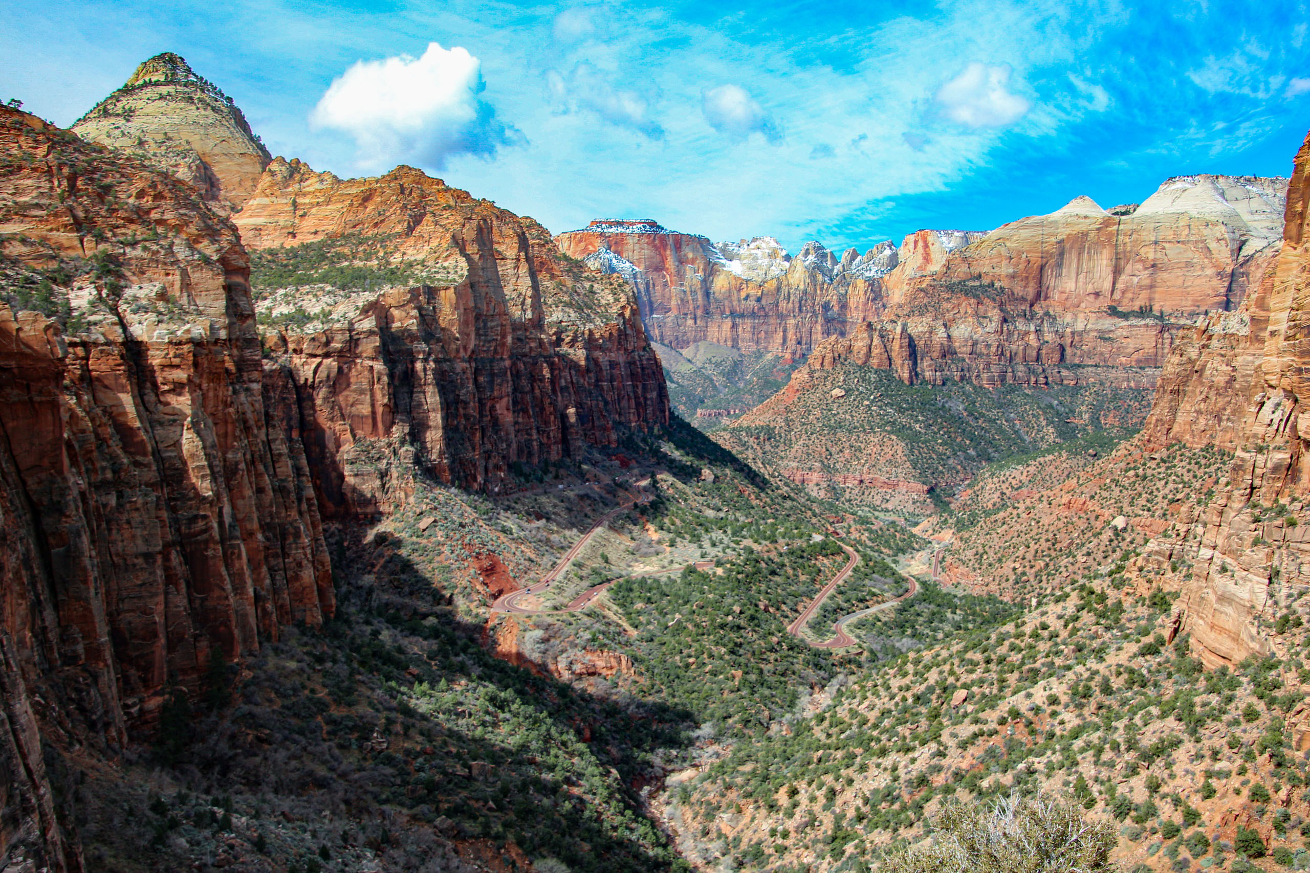 vermilioncliffs_famous-zion-narrows-guided-hike-with-all-zion-canyon-red-rocks-sky