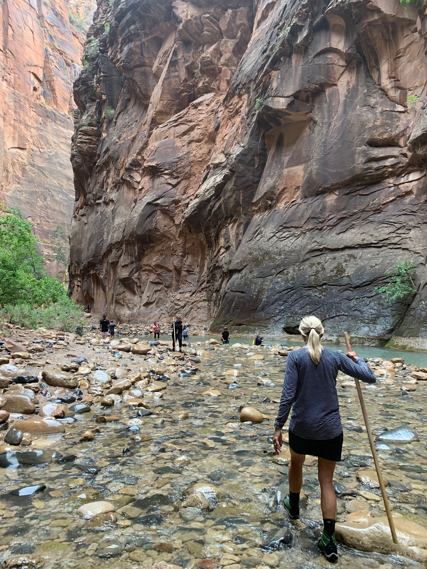 vermilioncliffs_famous-zion-narrows-guided-hike-with-all-zion-narrows-hiker-rocky-riverbed