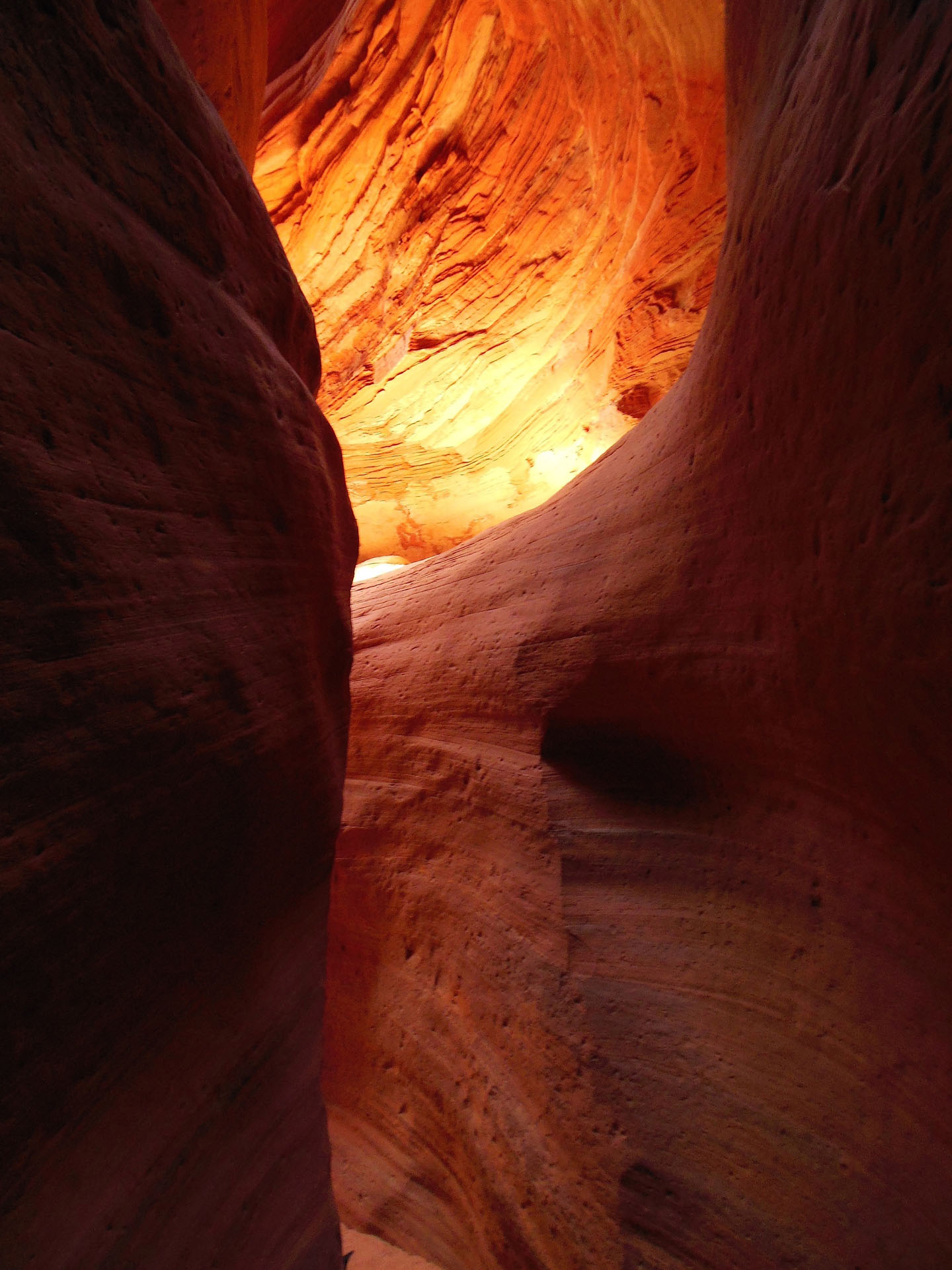 vermilioncliffs_peek-a-boo-tour-narrow-canyon-orange-walls