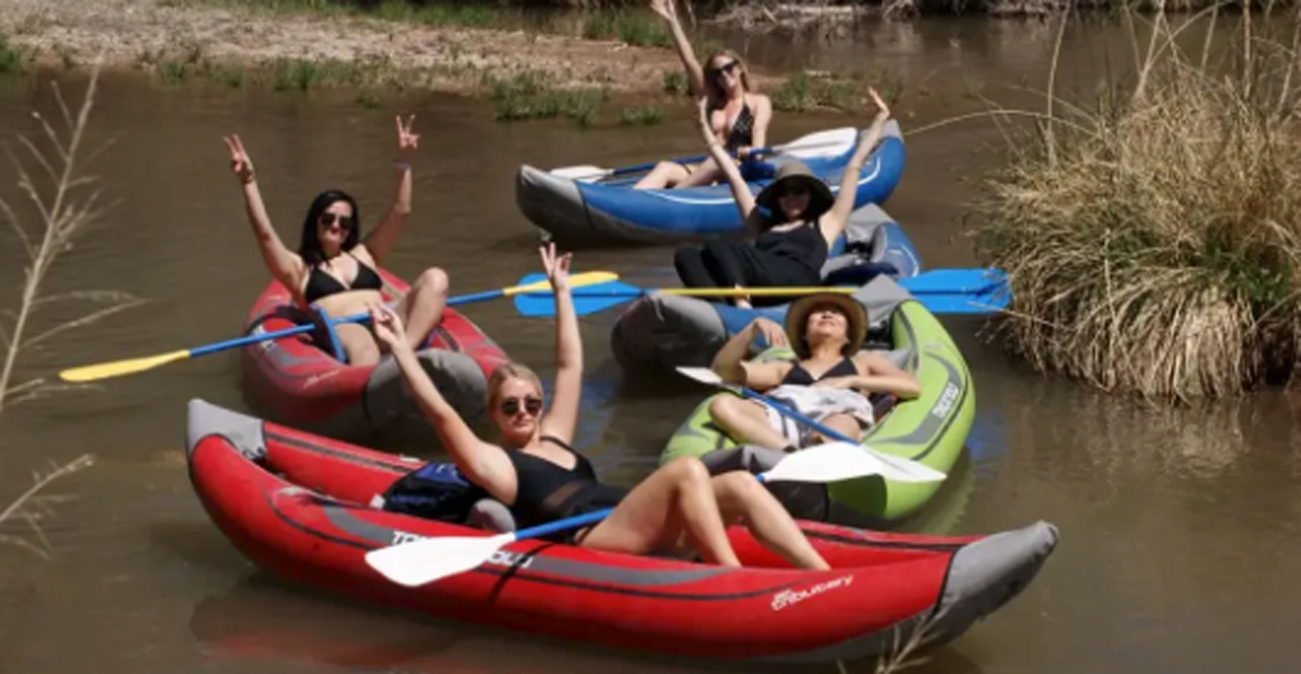 winetoursofsedona_vines-vistas-kayak-and-wine-experience-women-group-enjoying-river