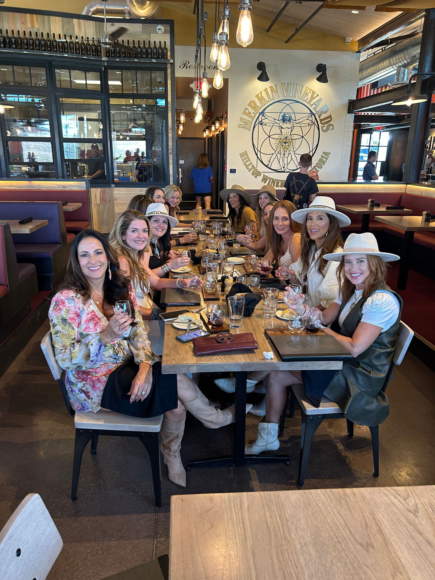 winetoursofsedona_vines-vistas-kayak-and-wine-experience-women-wine-tasting-restaurant